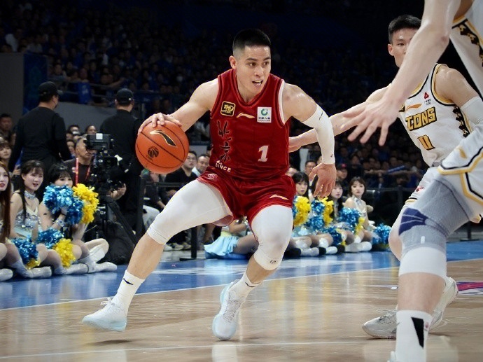 廣廈 3-1 手握冠軍點(diǎn)！北京主場(chǎng) 73-106 潰敗，林秉圣 22 分成奇兵