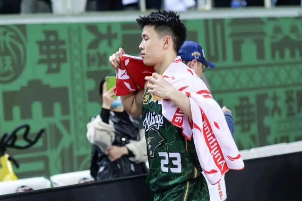 天無絕人之路！曝林葳受到4支NBA球隊(duì)邀請(qǐng)，NBL也加入搶人大戰(zhàn)！